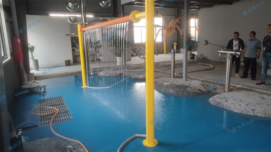 趣味水簾門(mén)戲水小品