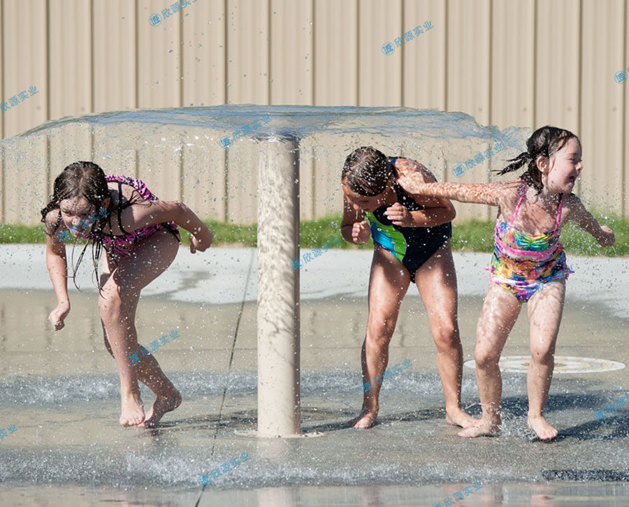 灑水器戲水小品